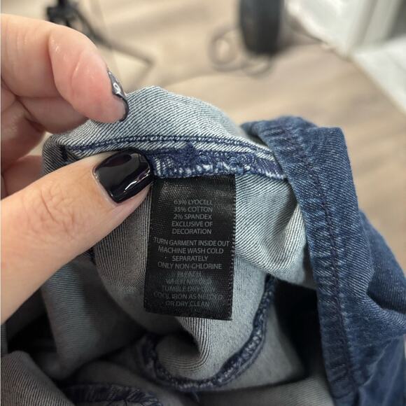 White House Black Market Dark Wash Denim Top With Snap Front and Pockets Size 2 - Picture 7 of 7